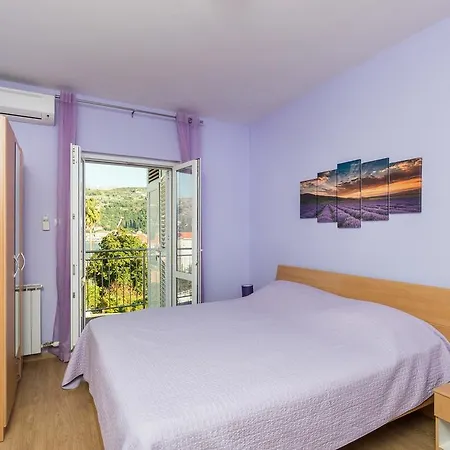 Elisa Apartman *